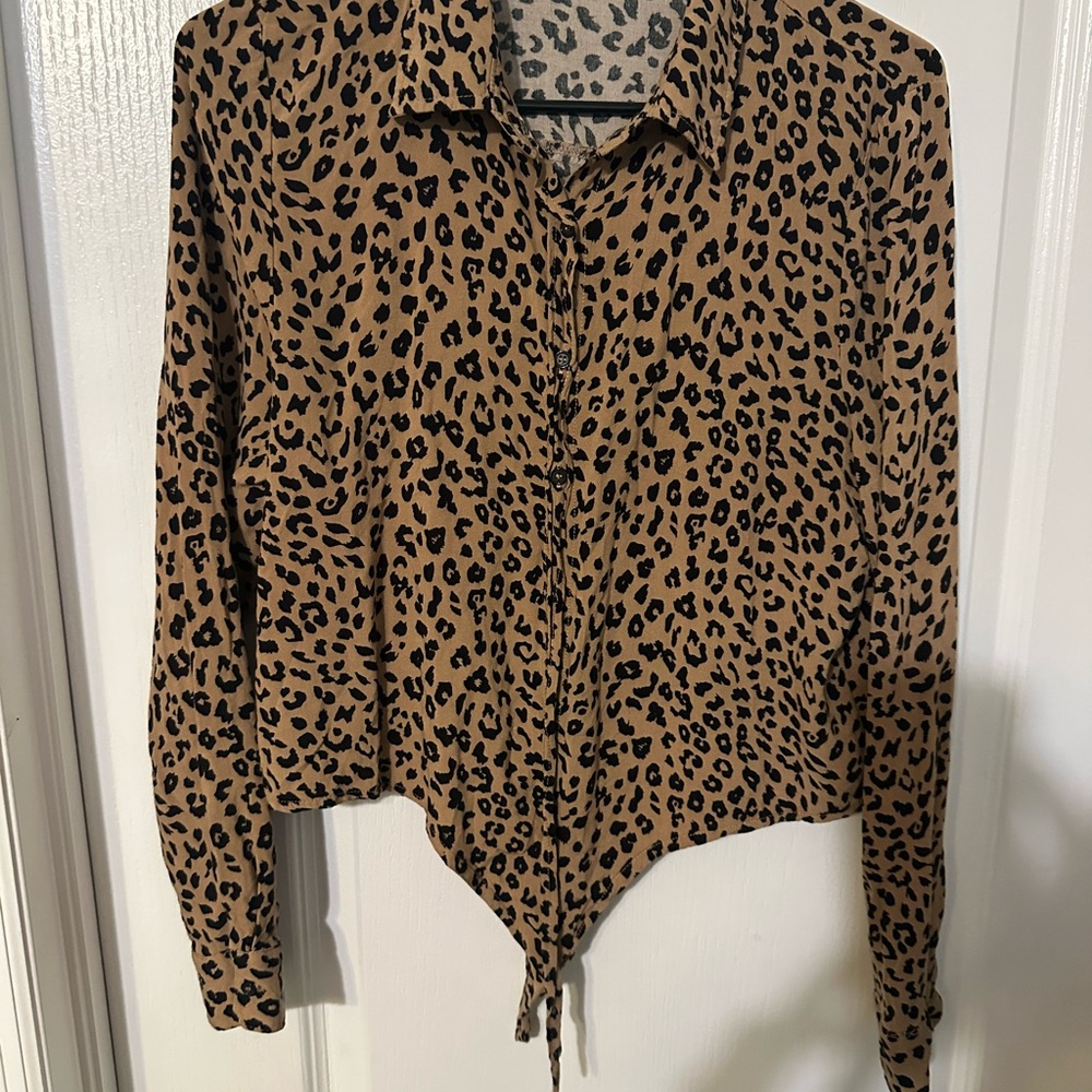 🐆Leopard Print Tie-Front Blouse - Picture 5 of 8